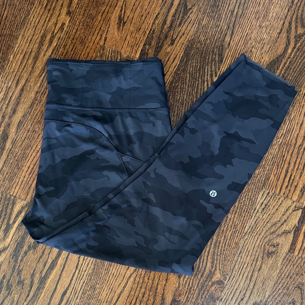 Lululemon. - Woman’s Black Camouflage Leggings